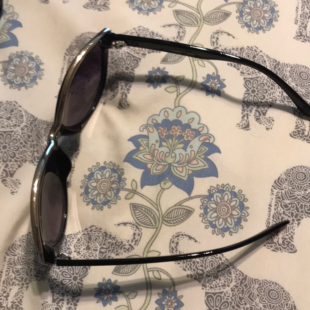 Sunglasses - Picture 2 of 5